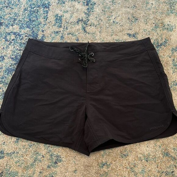 Patagonia Women’s Wavefarer Boardshorts-5” Black - Picture 1 of 7